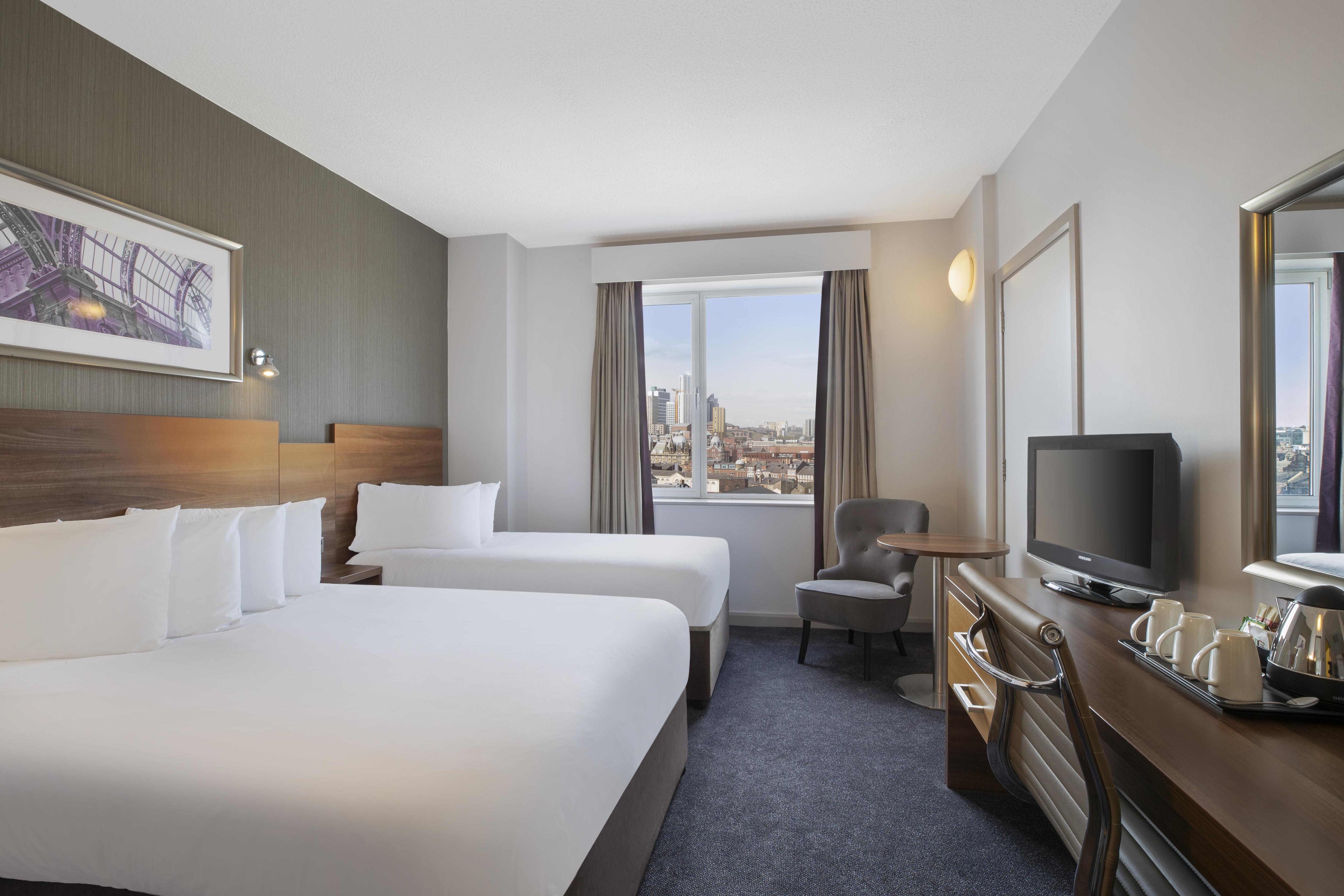 Leonardo Hotel Leeds - Formerly Jurys Inn Leeds Exteriör bild