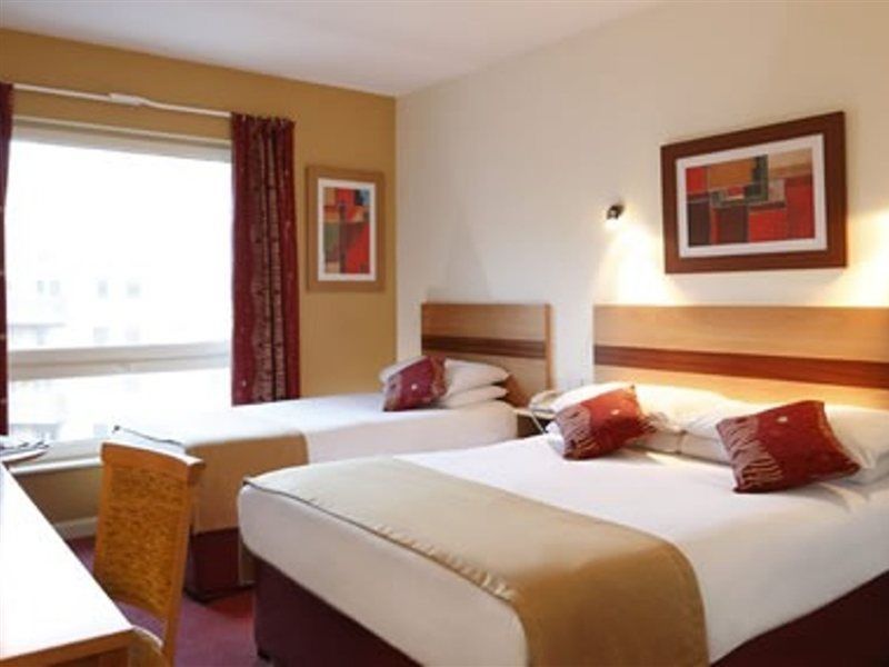 Leonardo Hotel Leeds - Formerly Jurys Inn Leeds Rum bild